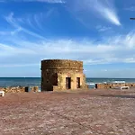 Апартаменты Formidable Seaview Торевьиа
